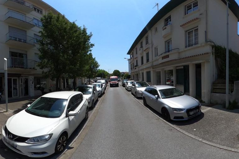 La rue de Salon Hair à Anglet