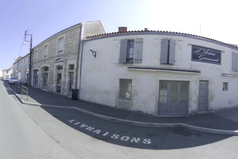La rue de Univ&rsquo;Hair à Lucon