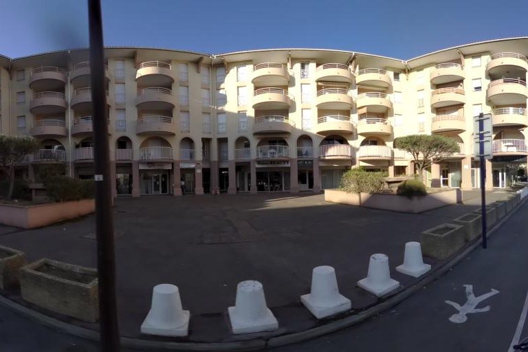 La rue de Nouvel&rsquo;Hair By S à Frejus
