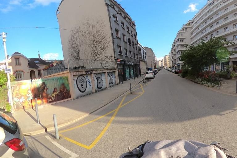 La rue de Design Hair à Grenoble