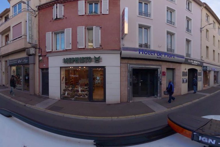 La rue de Planet Hair à Saint-Raphael