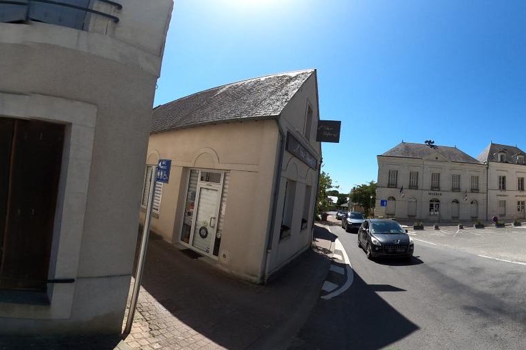 La rue de L&rsquo;Hair Naturel à Marcon