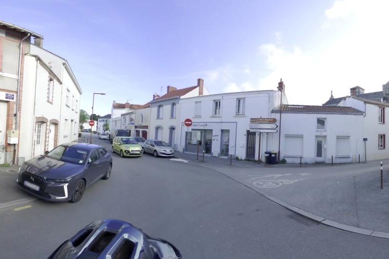 La rue de N Hair J Coiff à Bouguenais