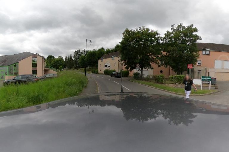 La rue de Coif F Hair à Saulx-Les-Chartreux