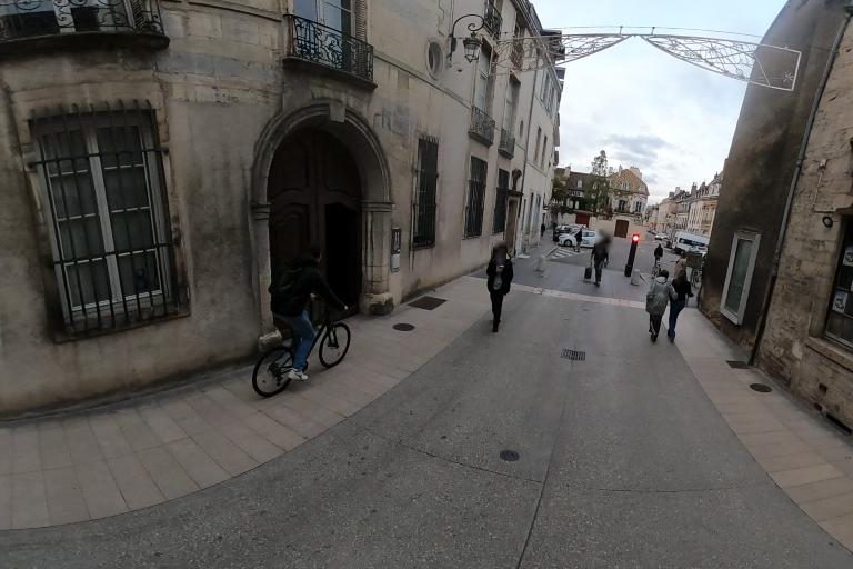 La rue de Faudra Tif Hair à Dijon
