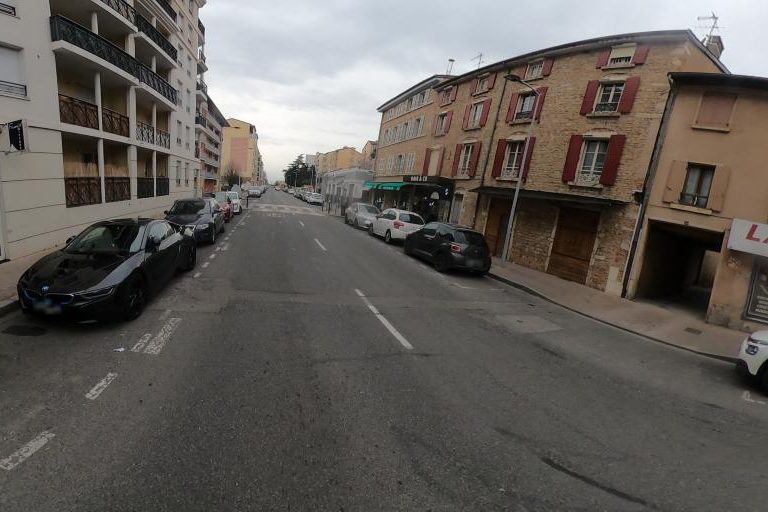 La rue de Hair & Co à Villefranche-Sur-Saone