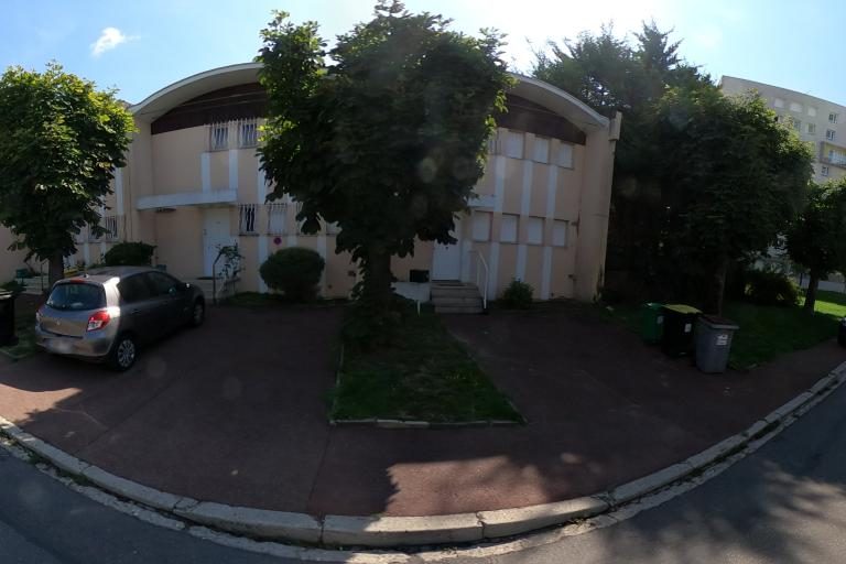 La rue de Hair Studio By.i à Creteil