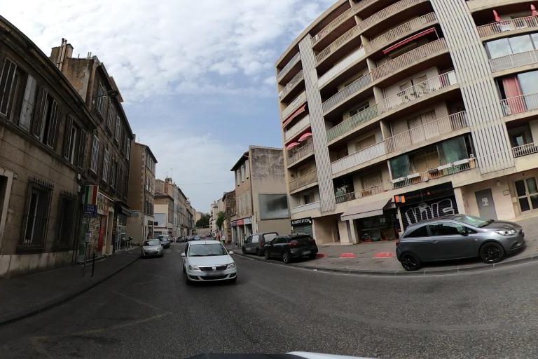 La rue de Laura Hair Style à Marseille