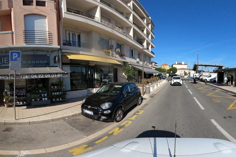La rue de Hair Signature By Lea à Saint-Laurent-Du-Var