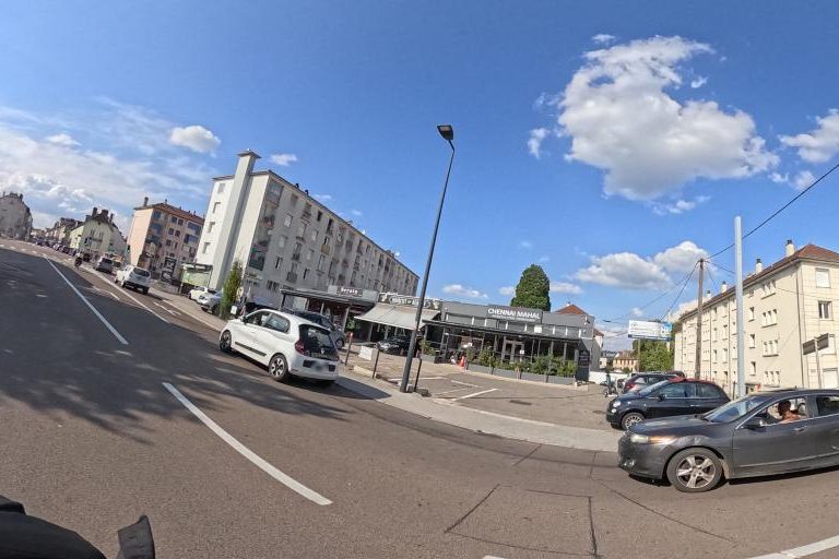 La rue de Haircut & Beauty ; Haircut & Barber à Besancon