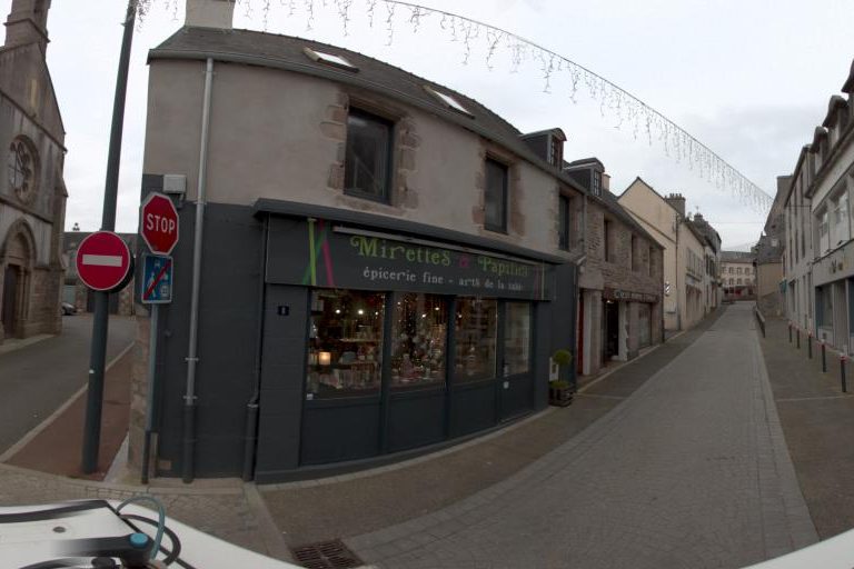 La rue de C&rsquo;Est Dans L&rsquo;Hair à Lesneven