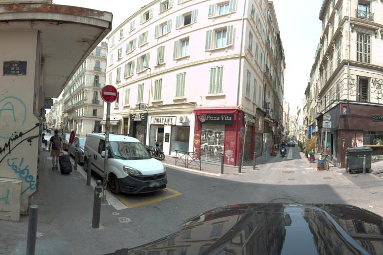 La rue de T&rsquo;Hair De Couleurs à Marseille