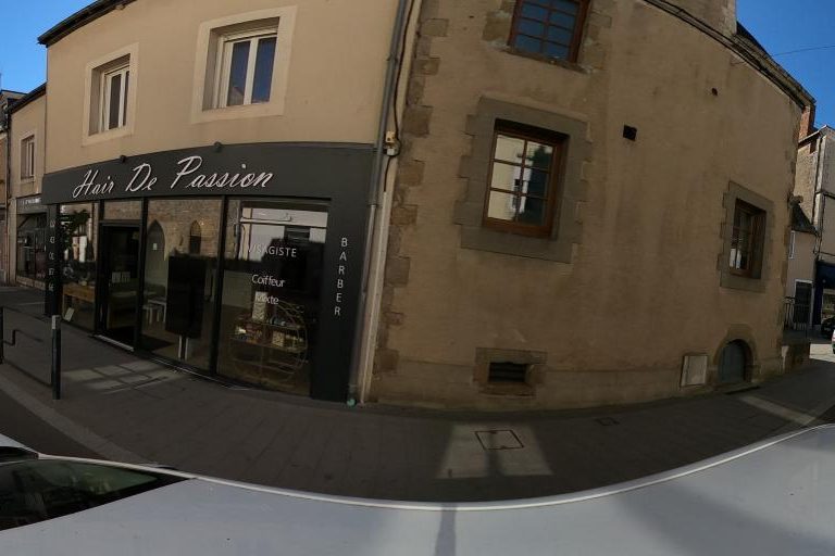 La rue de Hair De Passion à Evron