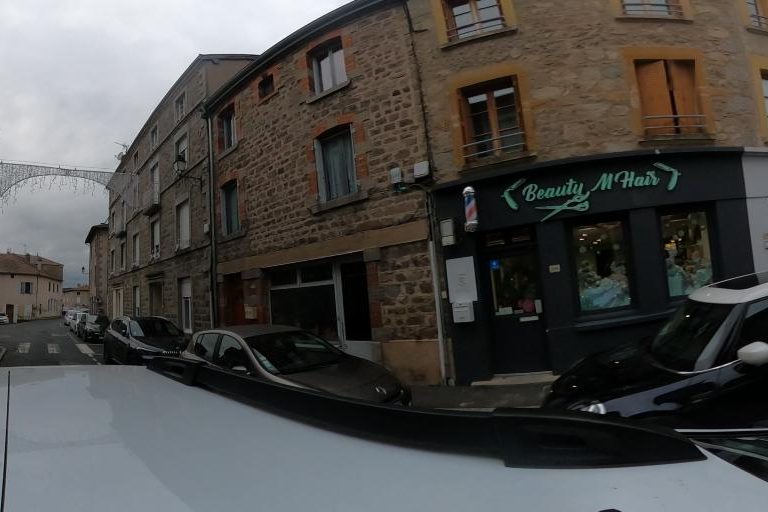 La rue de Beauty M&rsquo;Hair à Villecheneve