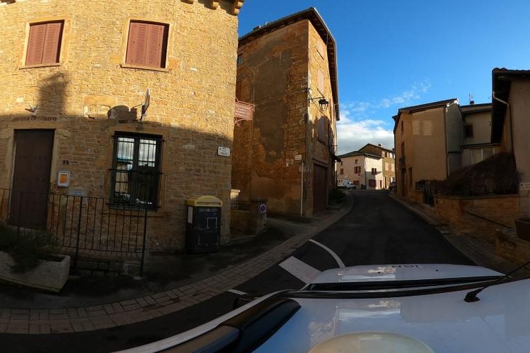 La rue de So Hair à Charnay