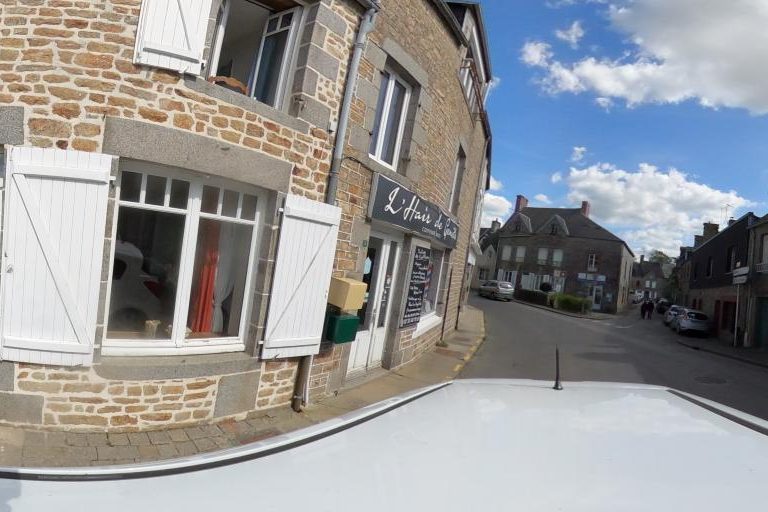 La rue de L&rsquo;Hair De Genets à Genets