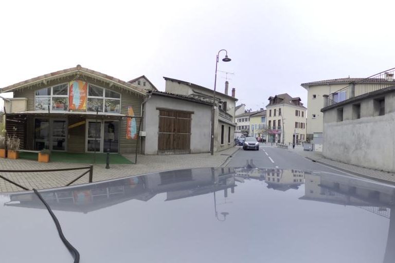 La rue de Happy Hair à Tallard