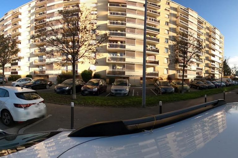 La rue de L&rsquo;Hair D&rsquo;Une Femme à Sainte-Foy-Les-Lyon