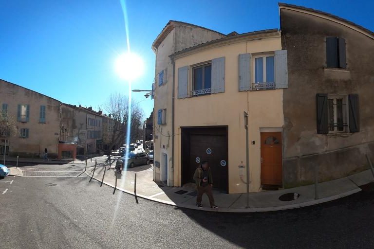 La rue de Dreams Hair à Hyeres