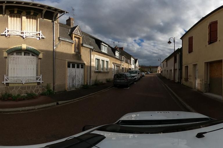 La rue de L&rsquo;Hair Cool à Saint-Benin-D'azy