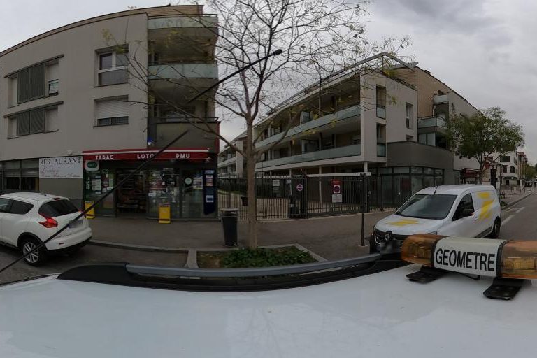 La rue de J&rsquo;Hair Coiffure à Chassieu