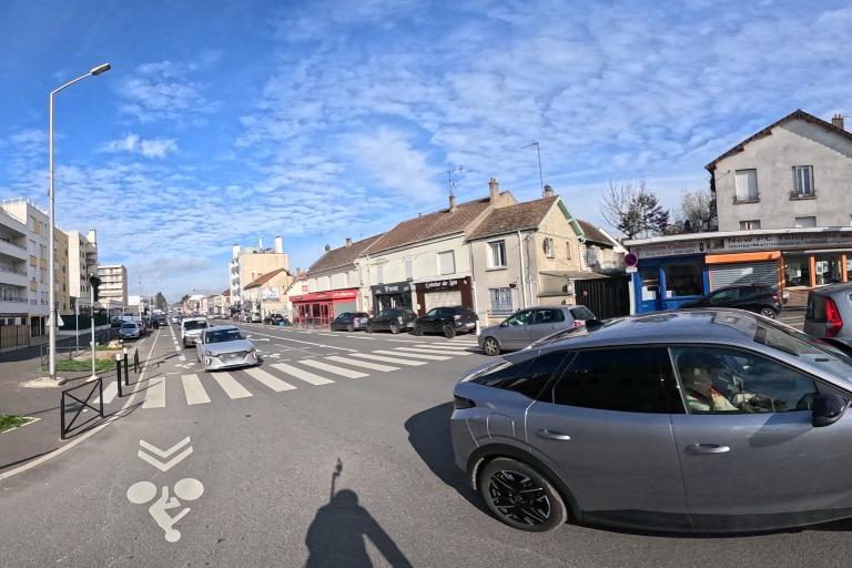 La rue de Hair Unisex à Melun