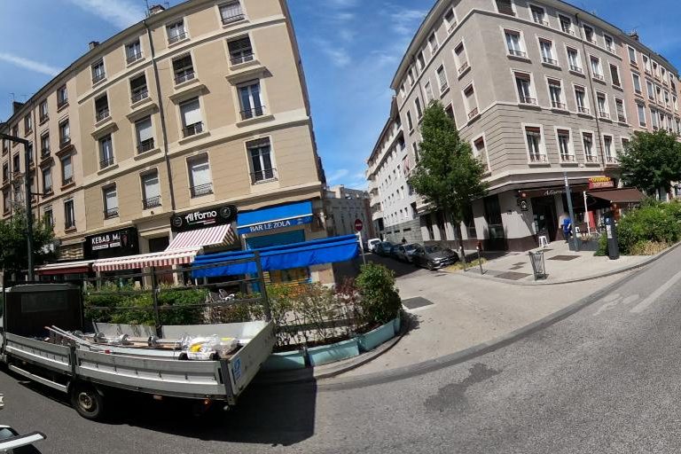 La rue de Exp Hair Liss à Villeurbanne