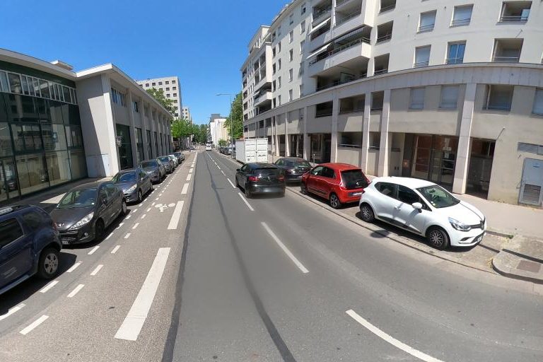 La rue de More Hair & Makeup à Villeurbanne