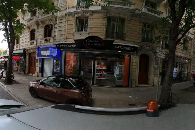 La rue de Aura Hair & Spa à Nice