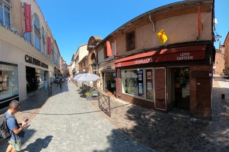 La rue de C&rsquo;Hair By Charlotte à Montauban