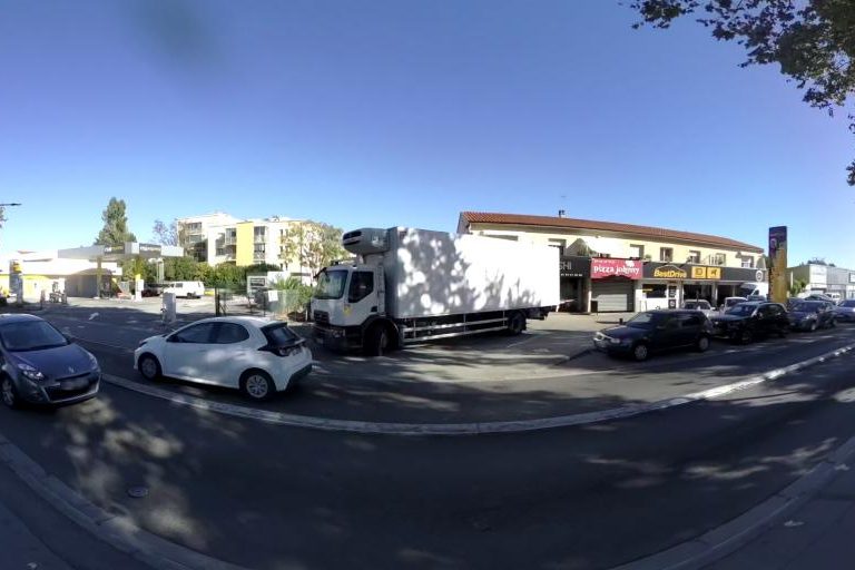 La rue de Studio M Hair 83 à Frejus
