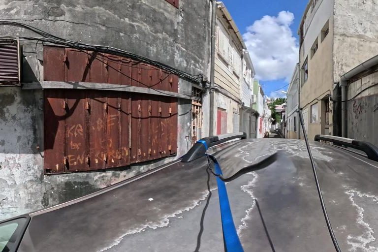 La rue de Jaqui Hair Tendencia à Pointe-A-Pitre