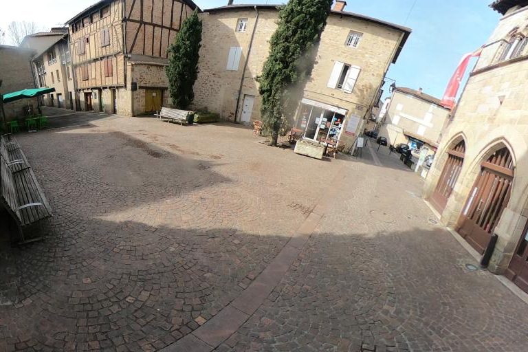 La rue de Bulle D&rsquo;Hair Figeac à Figeac