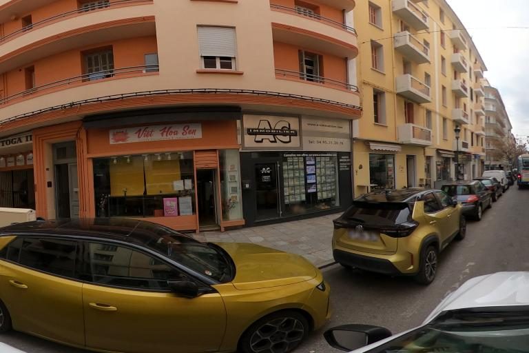La rue de Hair Ligne Coiffure à Bastia