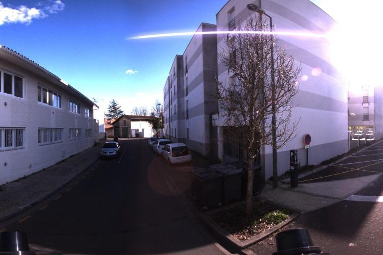 La rue de White And Black Hair à Saint-Medard-En-Jalles