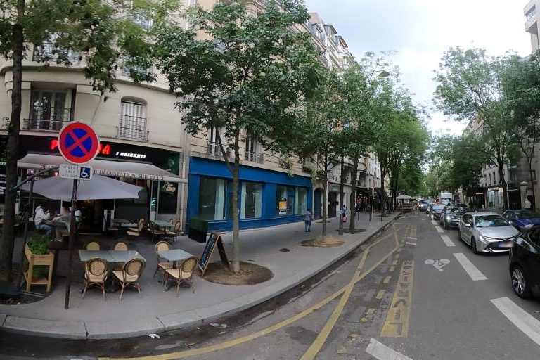 La rue de All B Hair Solutions à Paris