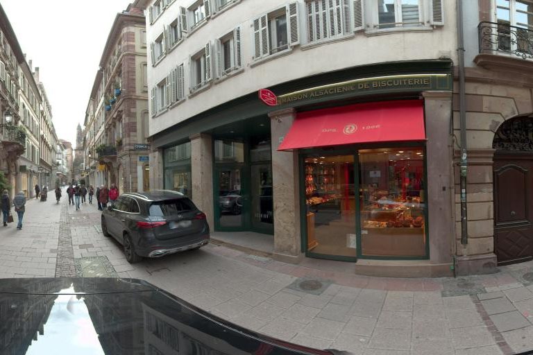 La rue de Le Cube – Rachel Hair Studio à Strasbourg
