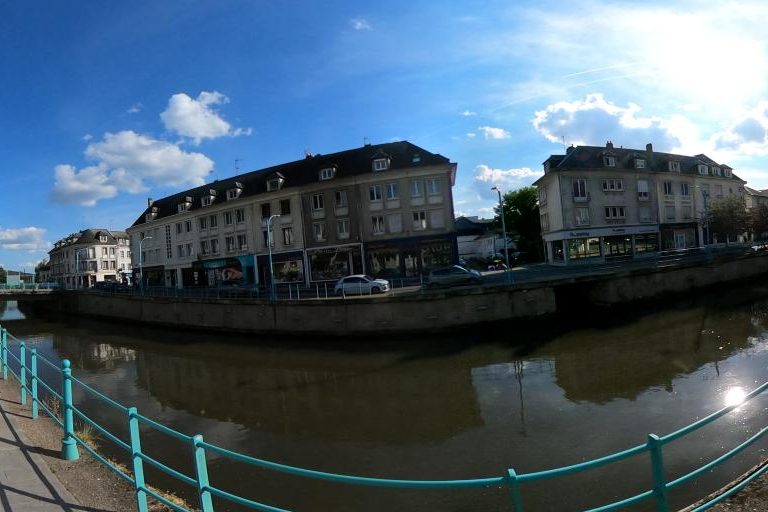 La rue de A Temps Tif Coiffure à Pont-Audemer