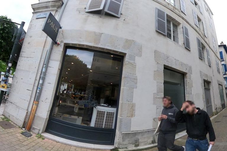 La rue de L&rsquo;Audacieuse Mèche A Mèche à Bayonne