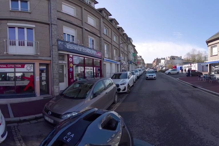 La rue de De Mèche Avec Lily à Vire Normandie