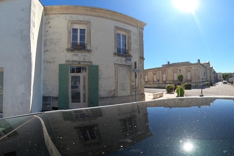La rue de Les Ciseaux Du Marche à Saint-Jean-D'angely