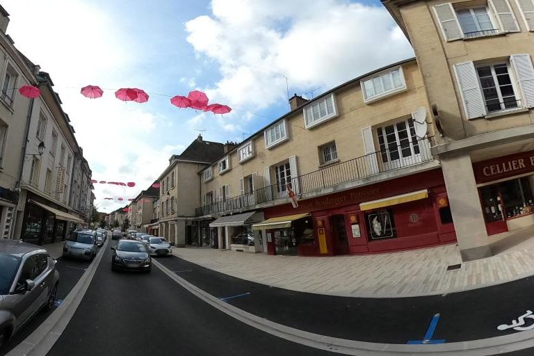 La rue de Les Ciseaux Du 16 à Falaise