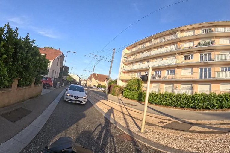 La rue de Les Ciseaux De Sarah à Besancon