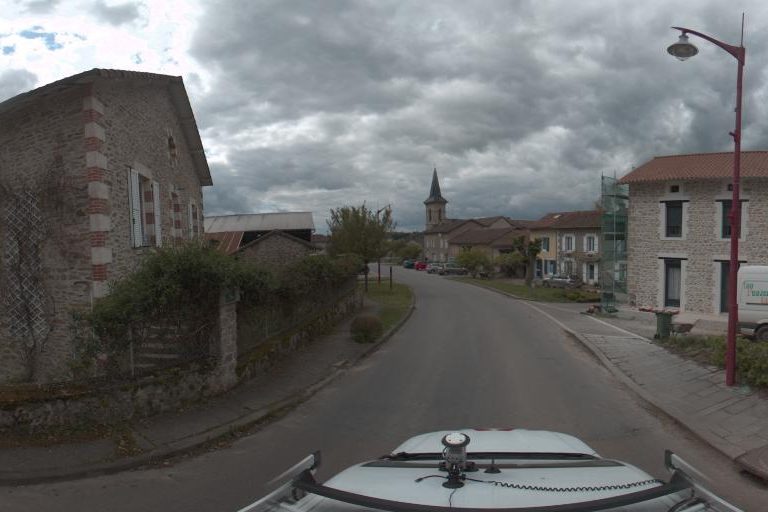 La rue de Les Ciseaux De Jadou à Saint-Jouvent