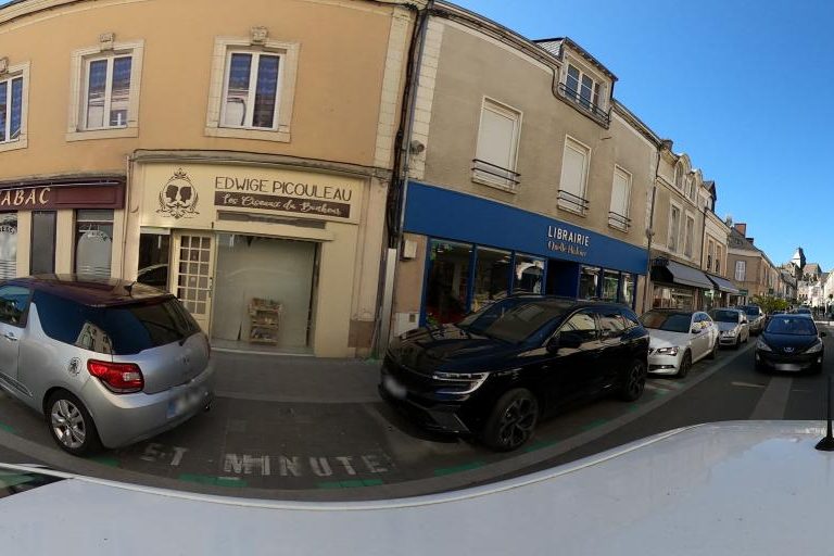 La rue de Les Ciseaux Du Bonheur à Evron